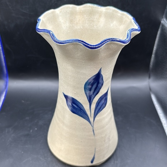 Williamsburg pottery vase. Blue and cream. Beautiful. 7” tall 3.5” wide. - Picture 8 of 10